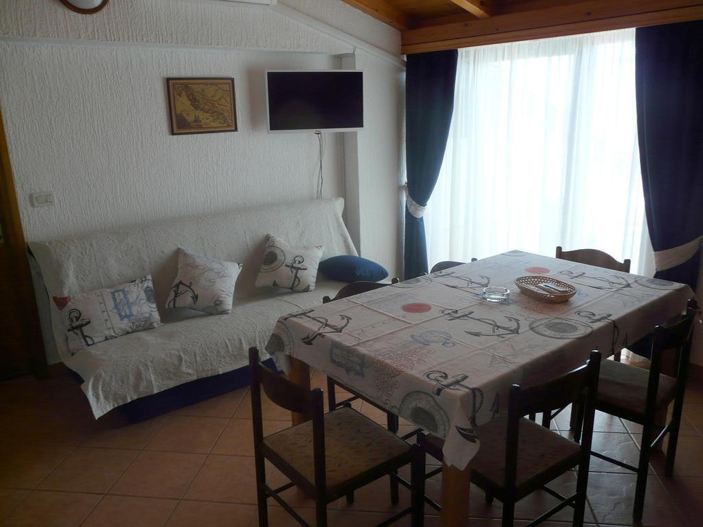 Apartments Mirela Пореч Екстер'єр фото