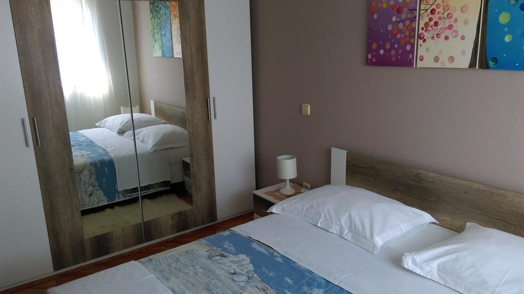 Apartments Mirela Пореч Екстер'єр фото
