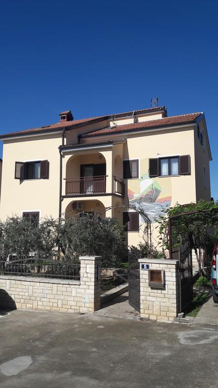 Apartments Mirela Пореч Екстер'єр фото