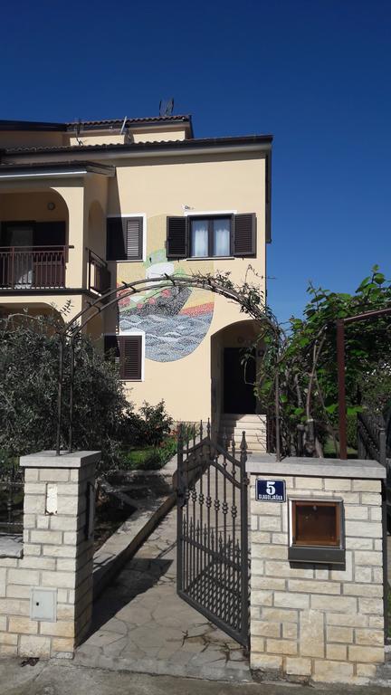Apartments Mirela Пореч Екстер'єр фото